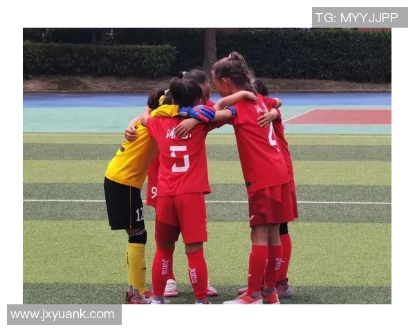 女足与男足U9对抗赛精彩回顾展现青少年足球的无限可能性