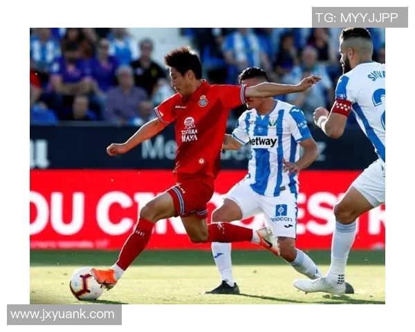 牛津联与克鲁比赛因天气原因延迟进行球迷期待新赛程安排 牛津联与克鲁比赛因天气原因延迟进行球迷期待新赛程安排